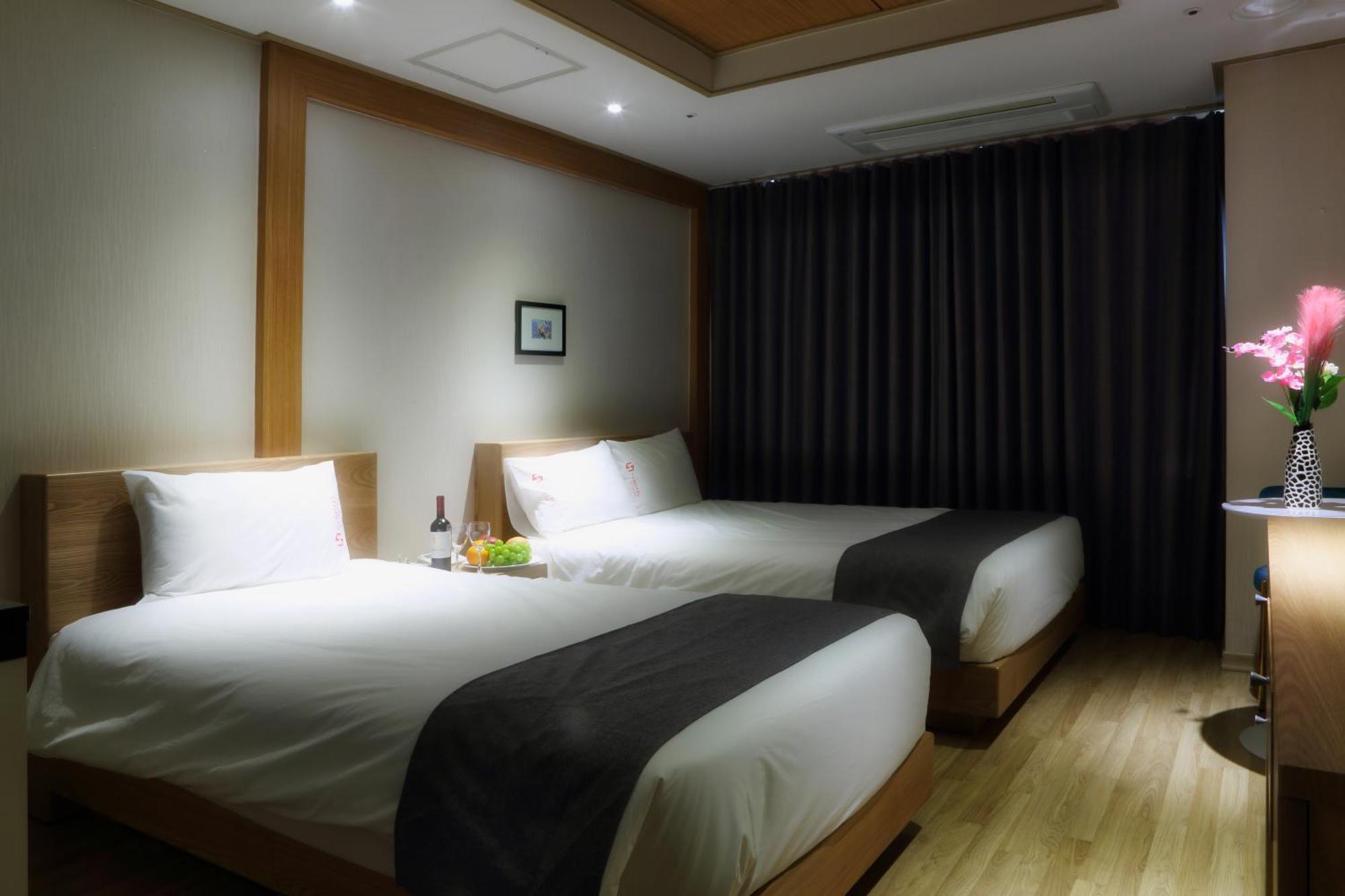 Incheon The Hotel Yeongjong Esterno foto