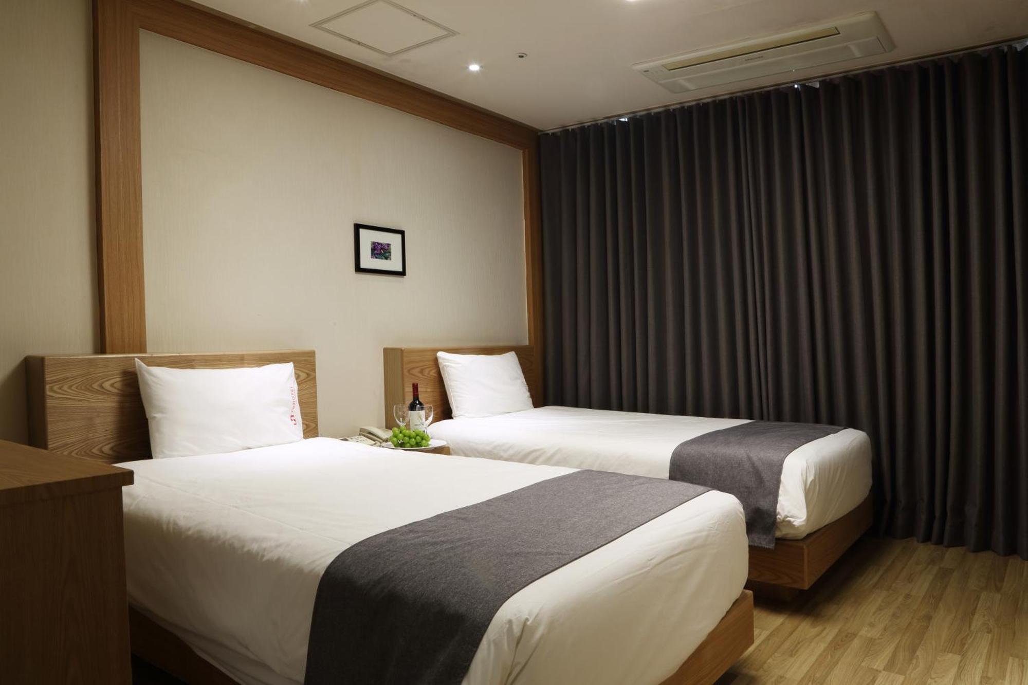 Incheon The Hotel Yeongjong Esterno foto