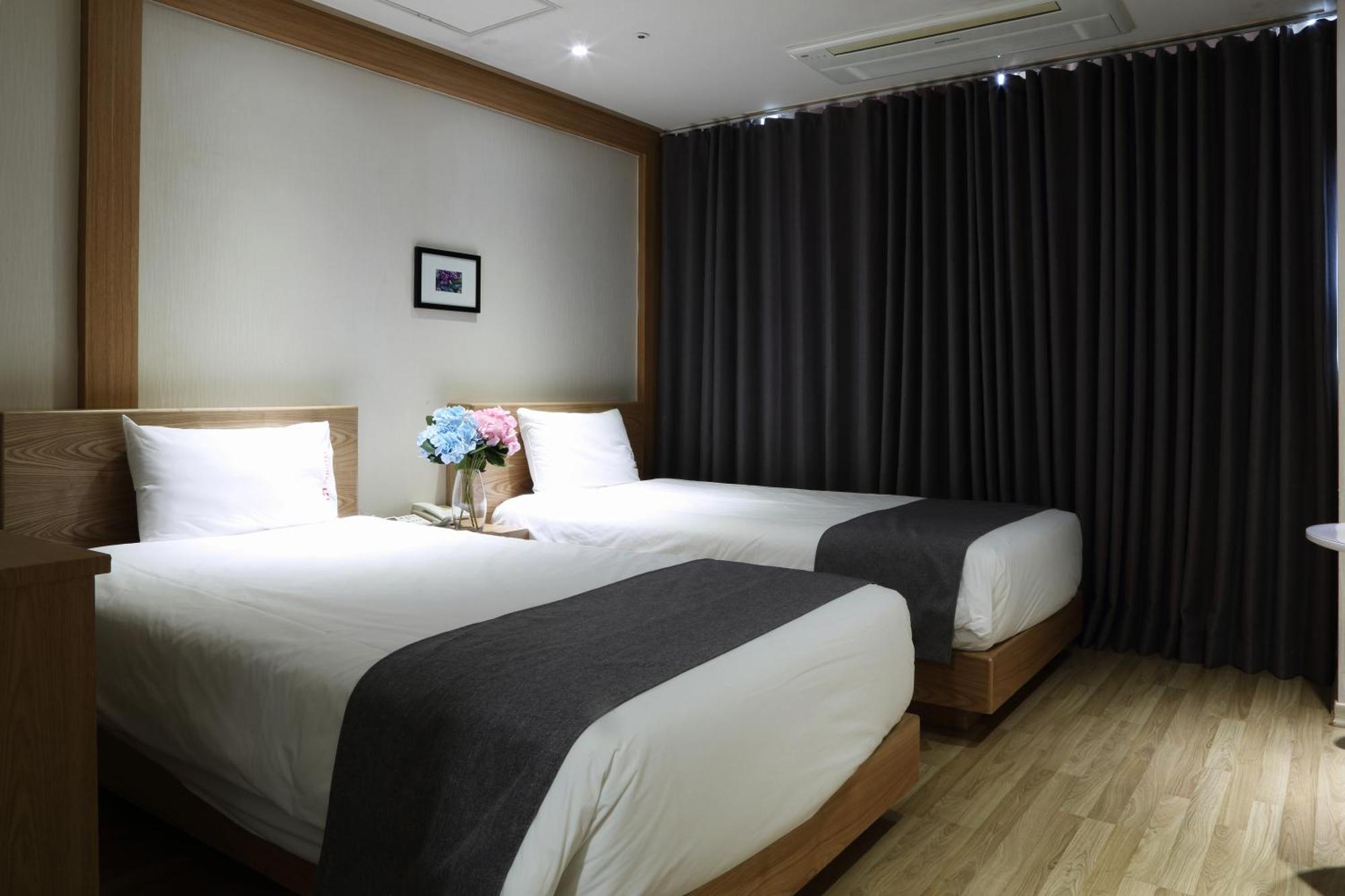 Incheon The Hotel Yeongjong Esterno foto
