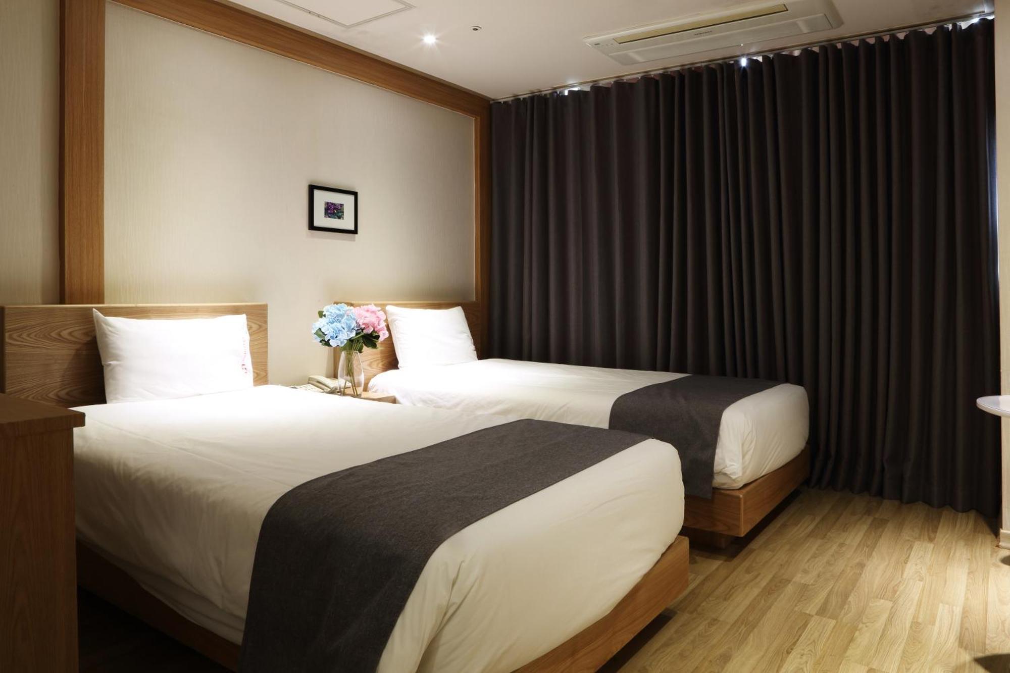 Incheon The Hotel Yeongjong Esterno foto